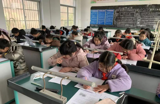 嵩明县杨桥乡第一初级中学户外活动场地