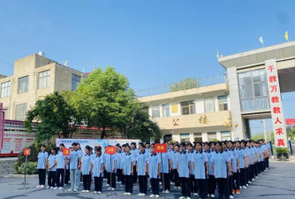 六安市鹏飞职业中专学校户外活动场地