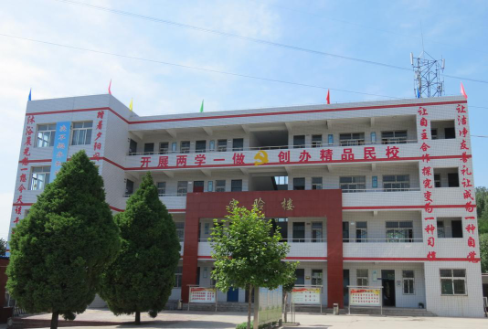 铜鼎中学户外活动场地