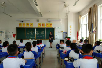 乌中旗第四小学户外活动场地