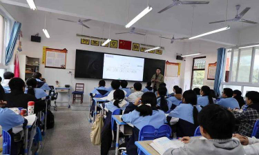 恩施市白果乡初级中学户外活动场地