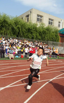 河北省秦皇岛市海港区东华里小学户外活动场地
