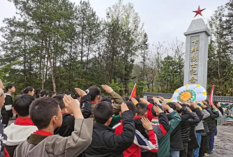下坪乡民族学校户外活动场地