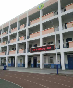 木鼻小学户外活动场地