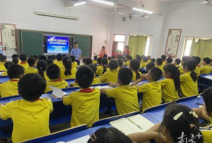 佛山市三水区华鹏学校户外活动场地