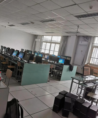 北京计算机一厂电脑应用技术学校户外活动场地