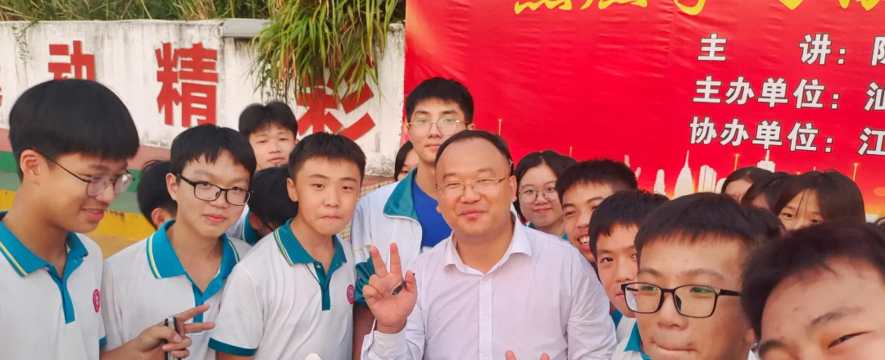汕头市潮阳华斯达学校户外活动场地