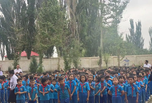 伊宁县喀什乡中心小学户外活动场地