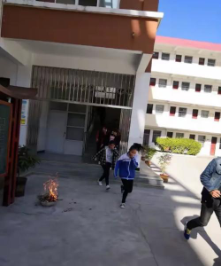柞水县蔡玉窑中学户外活动场地