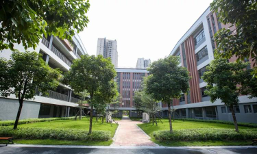 华南师范大学附属花都学校户外活动场地