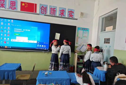 新源县小学户外活动场地