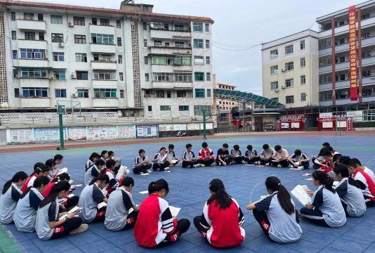 放珠中学户外活动场地