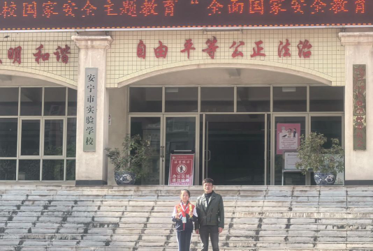 安宁市昆钢实验学校户外活动场地