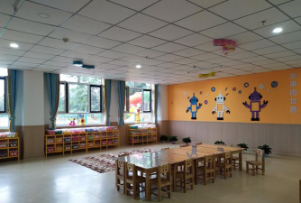 王益区白云艺术幼儿园户外活动场地