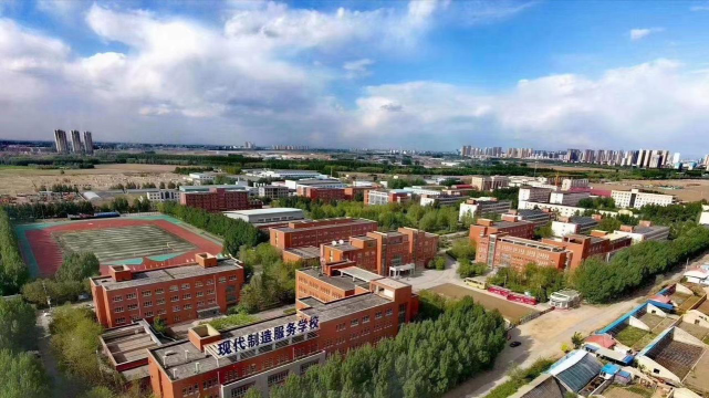 沈阳现代制造服务学校户外活动场地
