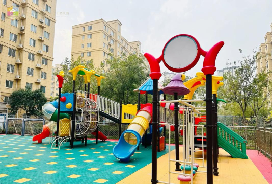 榆阳区上郡路办事处小博士幼儿园户外活动场地