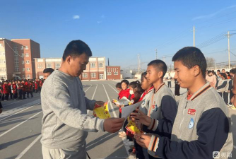 阿瓦提镇中学户外活动场地