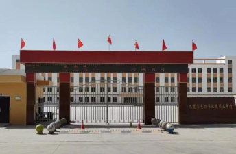 色力布亚镇中学户外活动场地