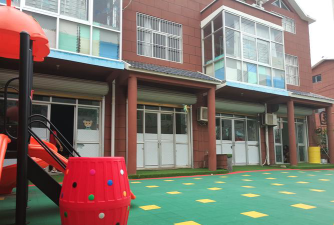 凌源市芳草地幼儿园户外活动场地