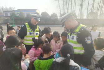 梅田湖中心小学户外活动场地