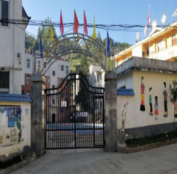 松盘乡中心小学户外活动场地