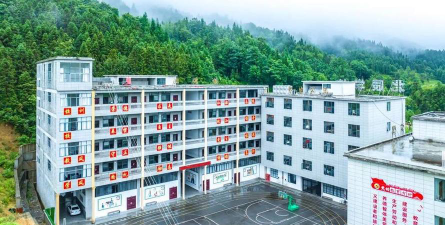 雅瓦乡一中户外活动场地