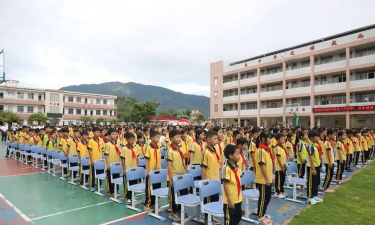 怀集县冷坑镇爱三小学教学点户外活动场地