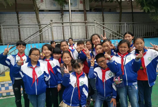 深圳市布吉阳光小学户外活动场地