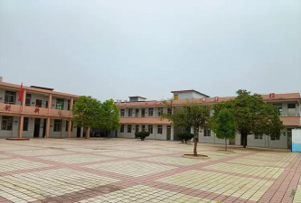 怀集县冷坑镇成贤小学教学点户外活动场地