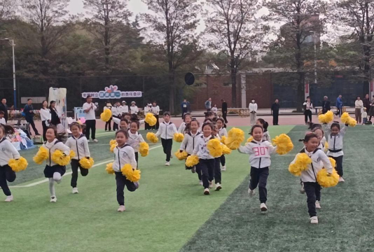 西农大幼儿园户外活动场地