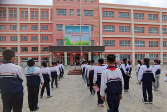 兰州市西固区东川初级中学户外活动场地