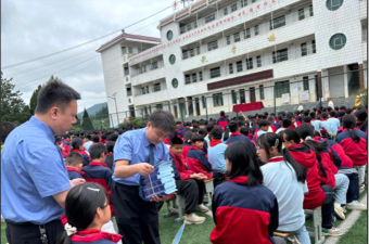 黔东南英才学校户外活动场地
