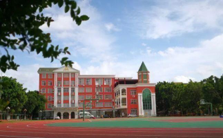 广州明德广地实验学校(小学部)户外活动场地