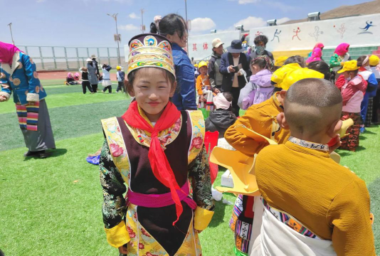 芒康县曲孜卡乡中心小学户外活动场地