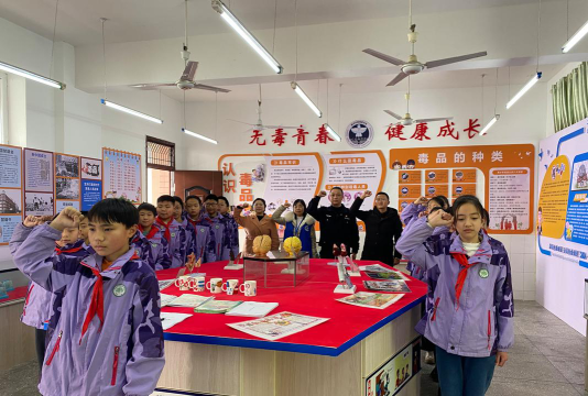 复兴镇三小户外活动场地
