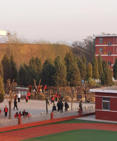 山南地区育才学校户外活动场地