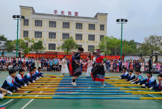 长茅岭乡中心校户外活动场地