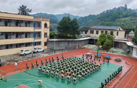 凸洞中学户外活动场地