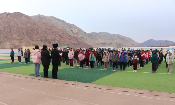 萨尔阔布乡库力布拉克学校户外活动场地