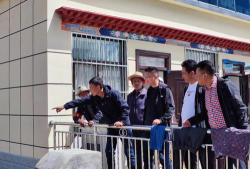 浪卡子镇完小户外活动场地