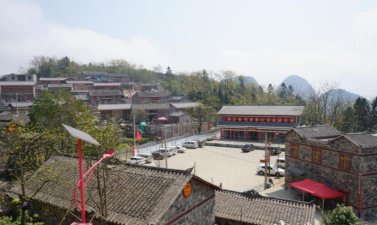 曲靖市罗平县旧屋基民中户外活动场地