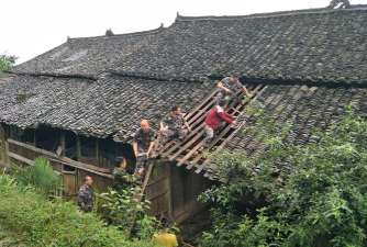 忠诚镇锡利初中户外活动场地