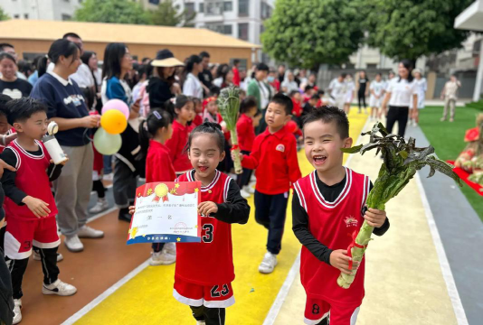 大亚湾西区阳光幼儿园户外活动场地
