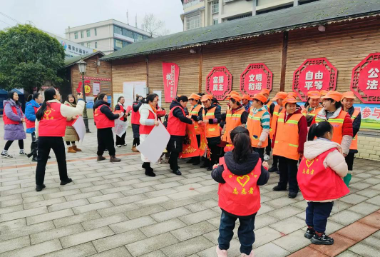 福泉市龙昌初级中学户外活动场地
