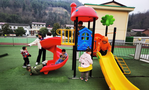 江东镇仙坪幼儿园户外活动场地