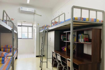 四川省志翔职业技术学校户外活动场地