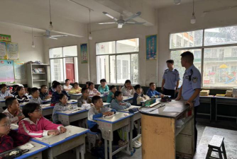 上街小学户外活动场地