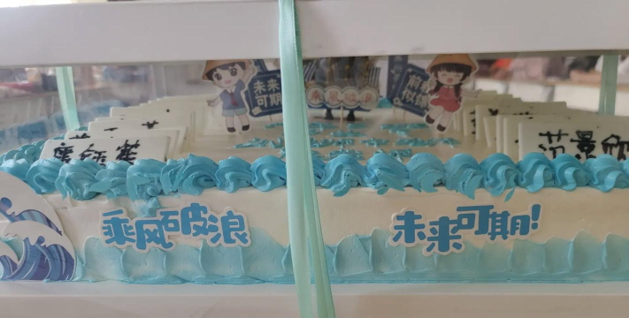青河县塔克什肯镇牧业寄宿学校中学部户外活动场地