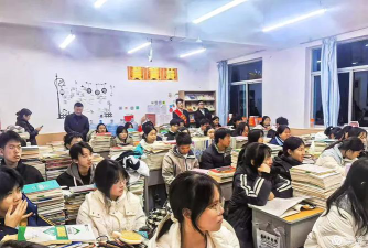 山阳县漫川镇中学户外活动场地