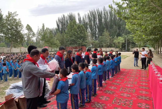 新疆农一师阿拉尔托喀依乡中学户外活动场地